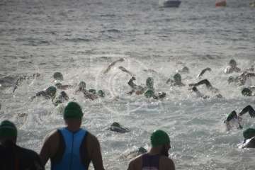 Ricardo Hernández y Raquel Aróstegui ganan con autoridad el XXVII Triatlón de Salinetas (Foto TA)